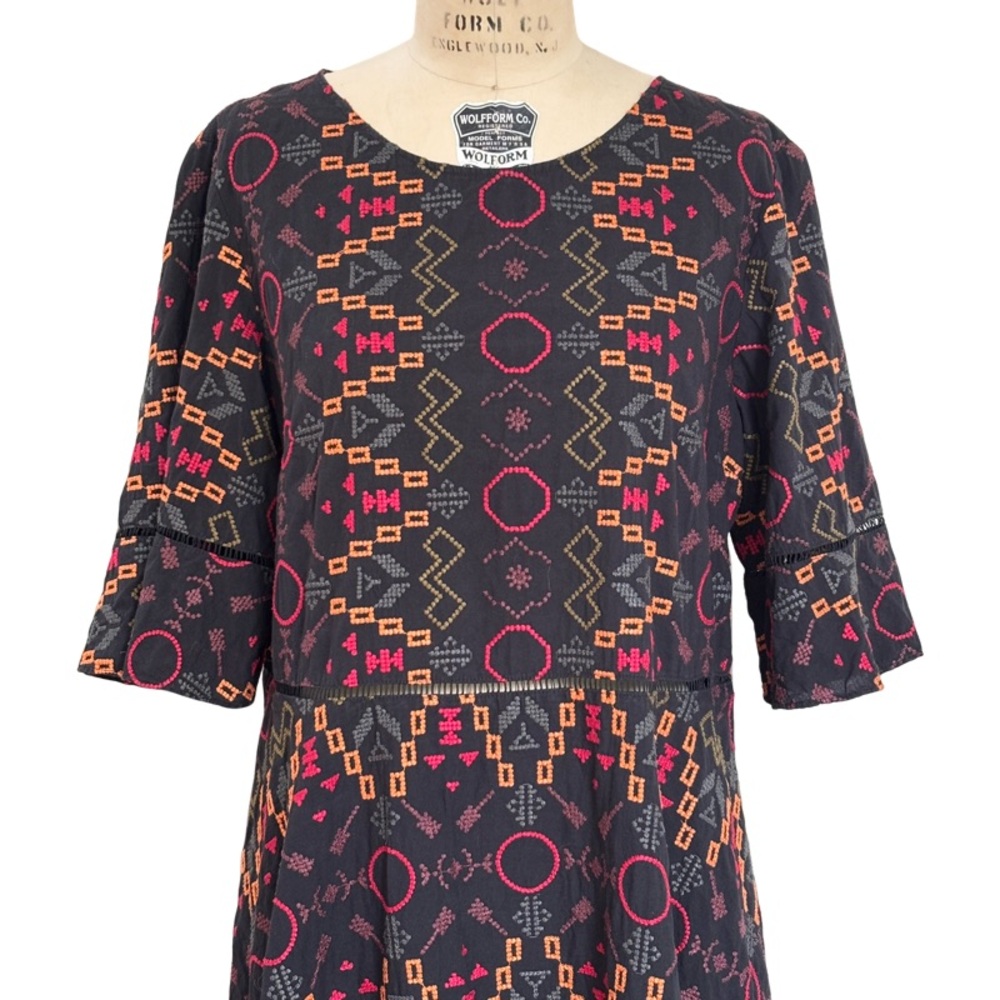 VERONIKA MAINE Embroidered Short Sleeve Mini Dress in Black Size 12 - Picture 3 of 11